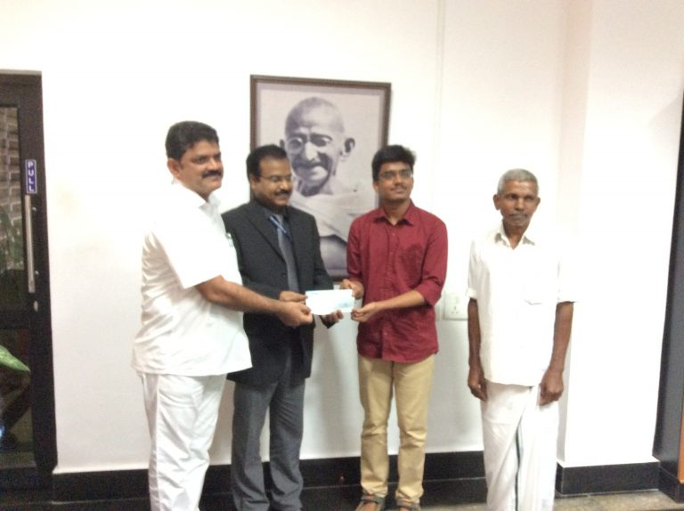 Dr. Anandaramakrishnan, Director, IIFPT, Thanjavur handing over cheque to Selvan. Vinoth Kumar