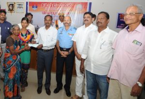 Thiru. A. Annadurai, Dictrict Collector handing over cheque to Selvi. Pratheepa
