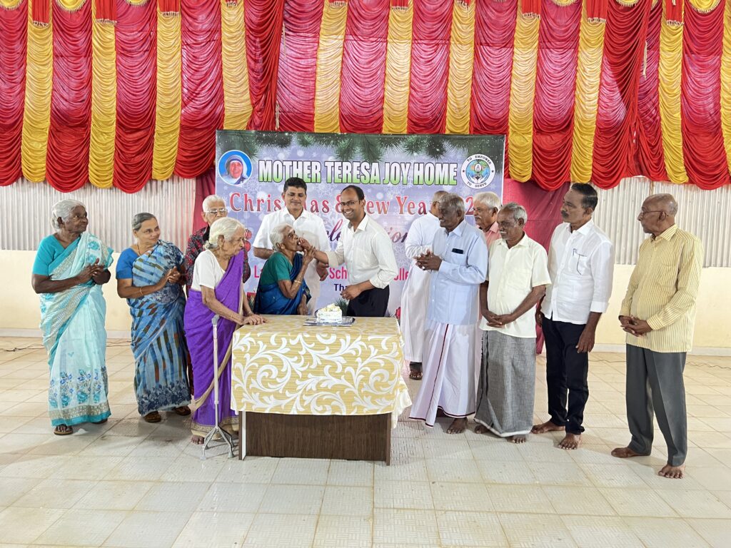 Chrsitmas Cake Cutting